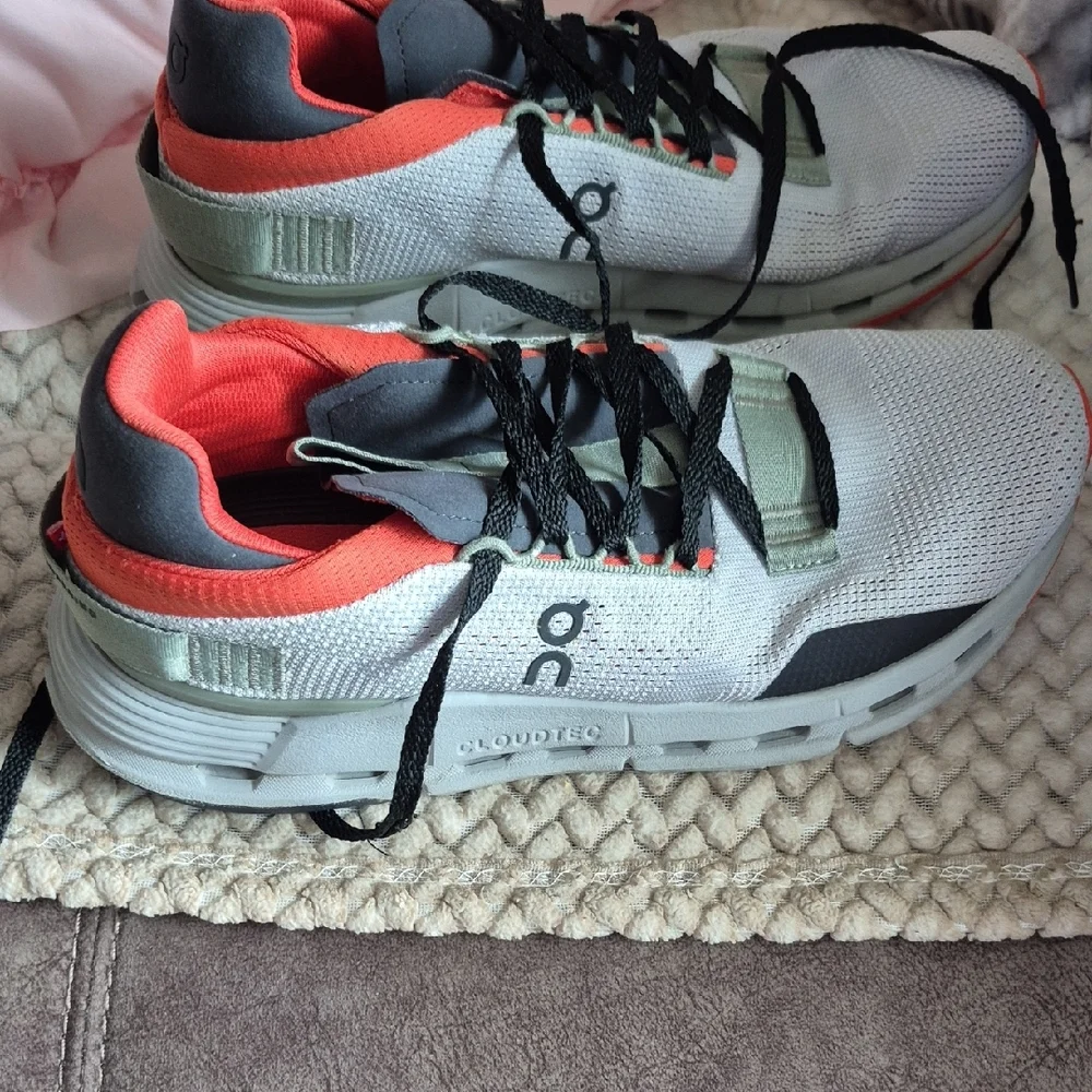 On Running White and Orange Sneakers Modern Design - Picture 2 of 5